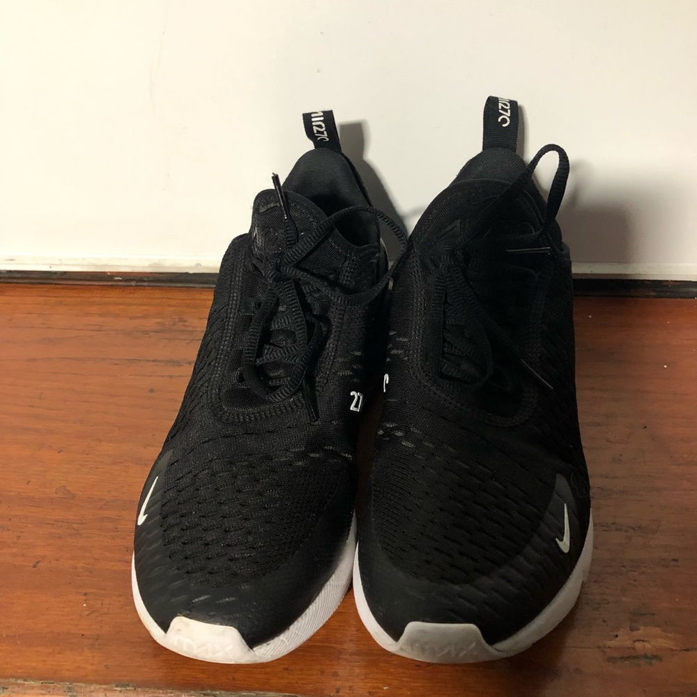 Like New Nike Airmax 270 size 8 US women’s